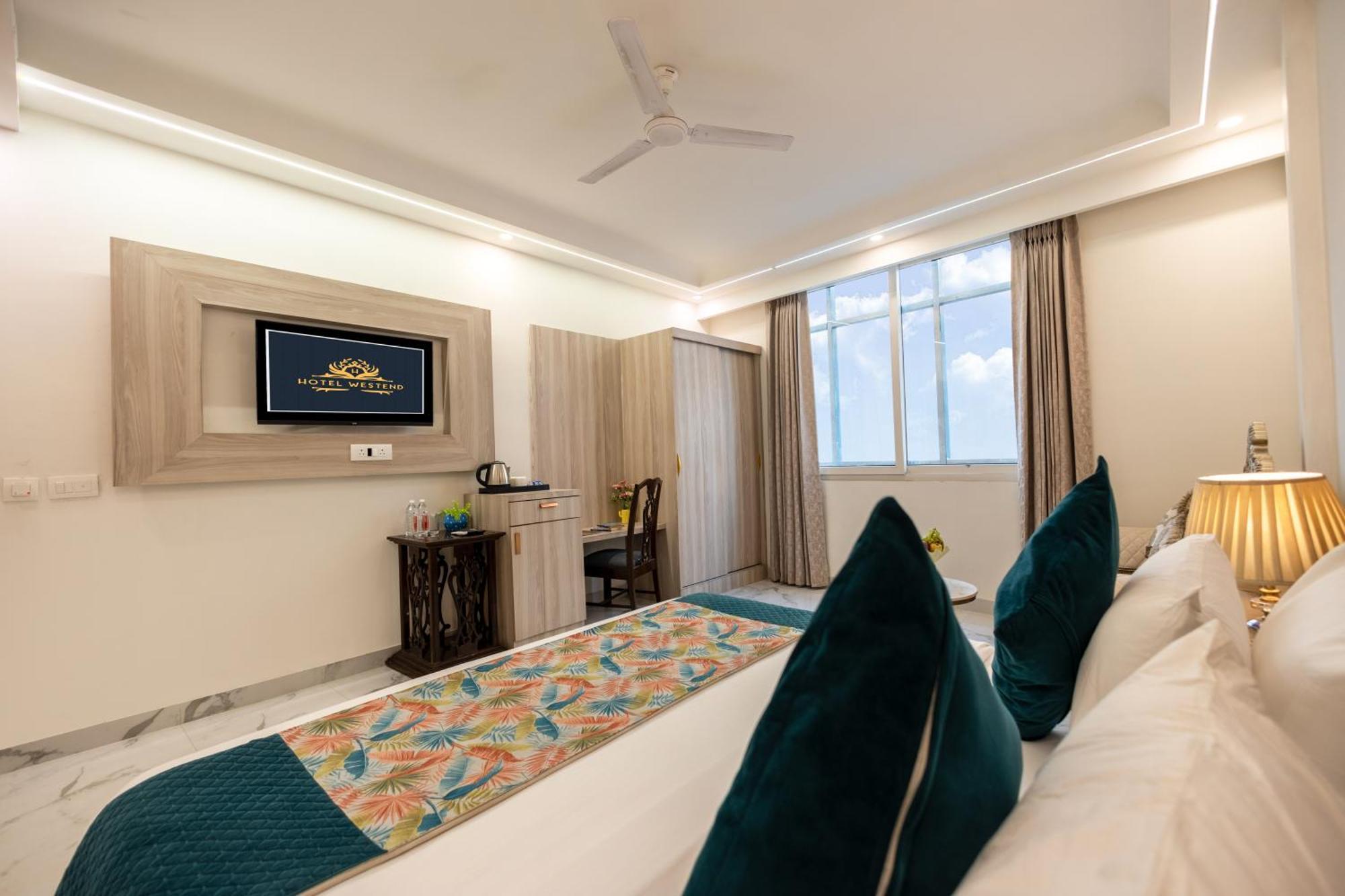 Hotel East End Mahipalpur Delhi Airport New Delhi Exterior photo